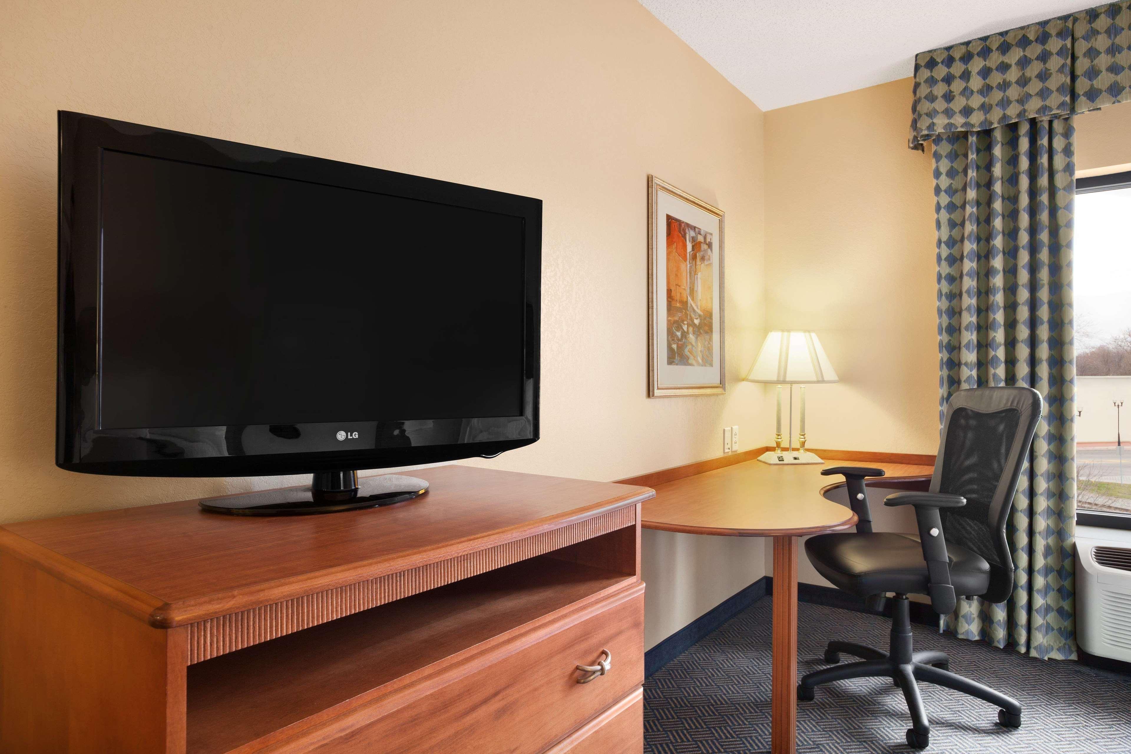 Hampton Inn Женева Екстер'єр фото