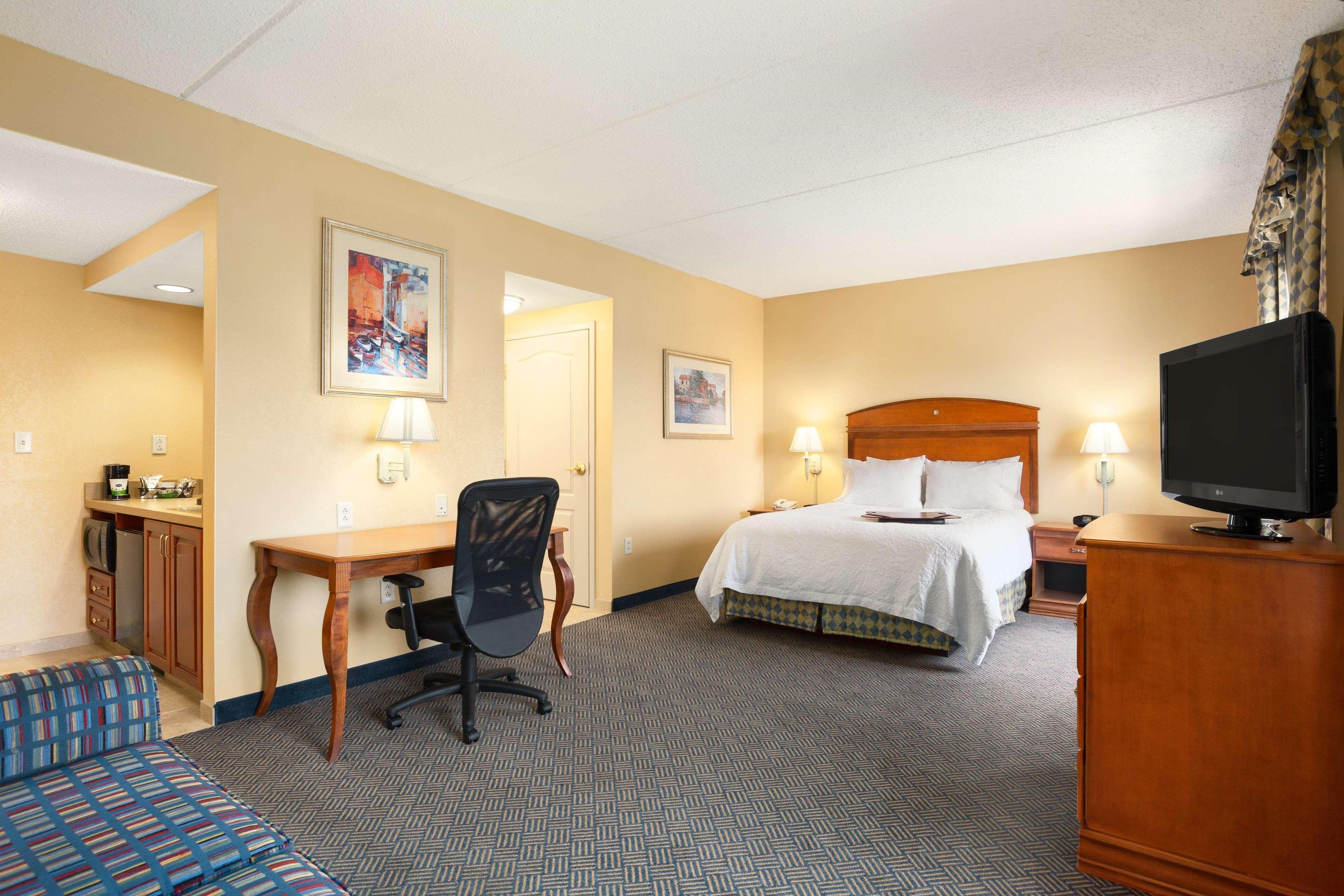 Hampton Inn Женева Екстер'єр фото