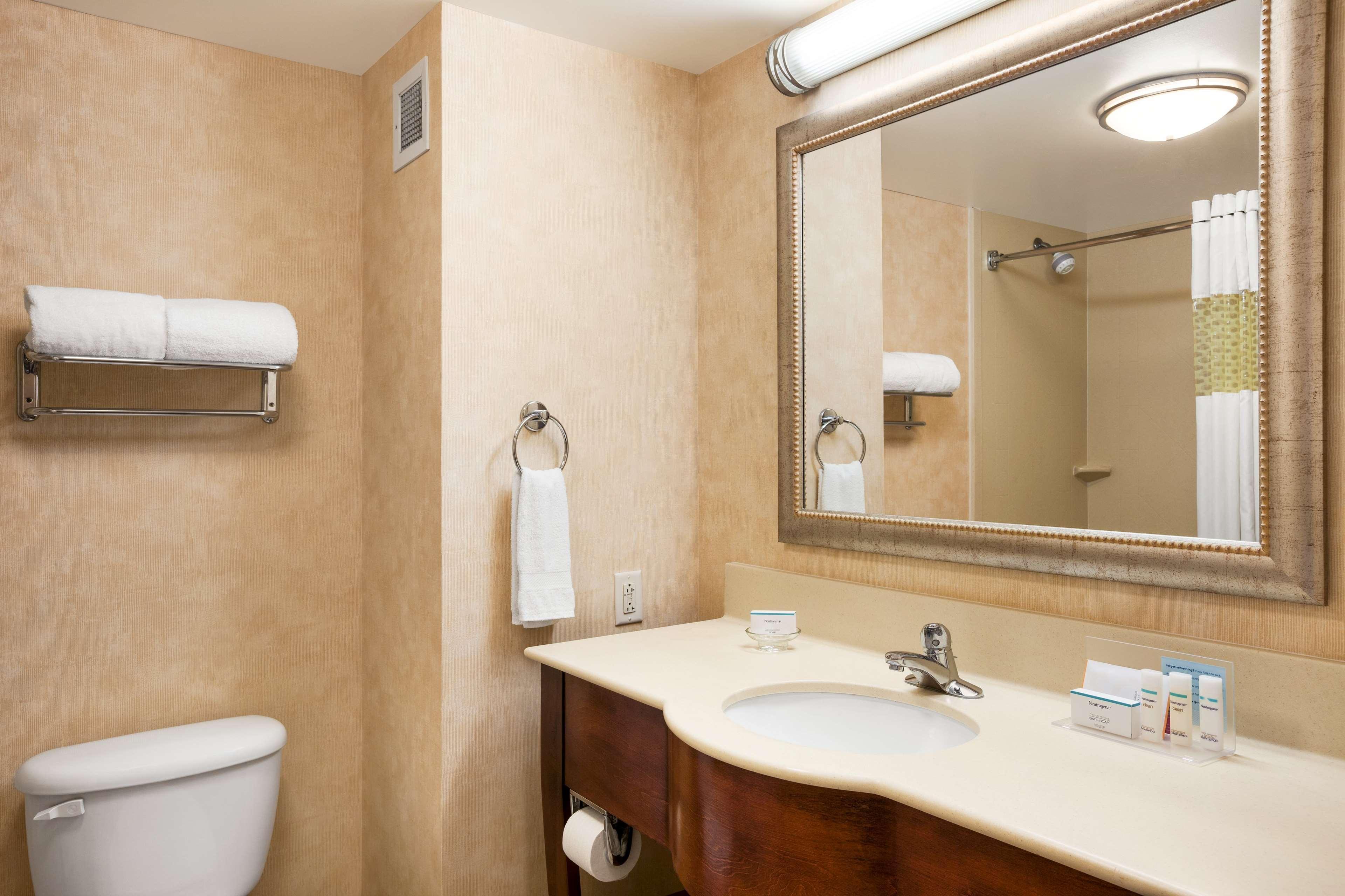 Hampton Inn Женева Екстер'єр фото