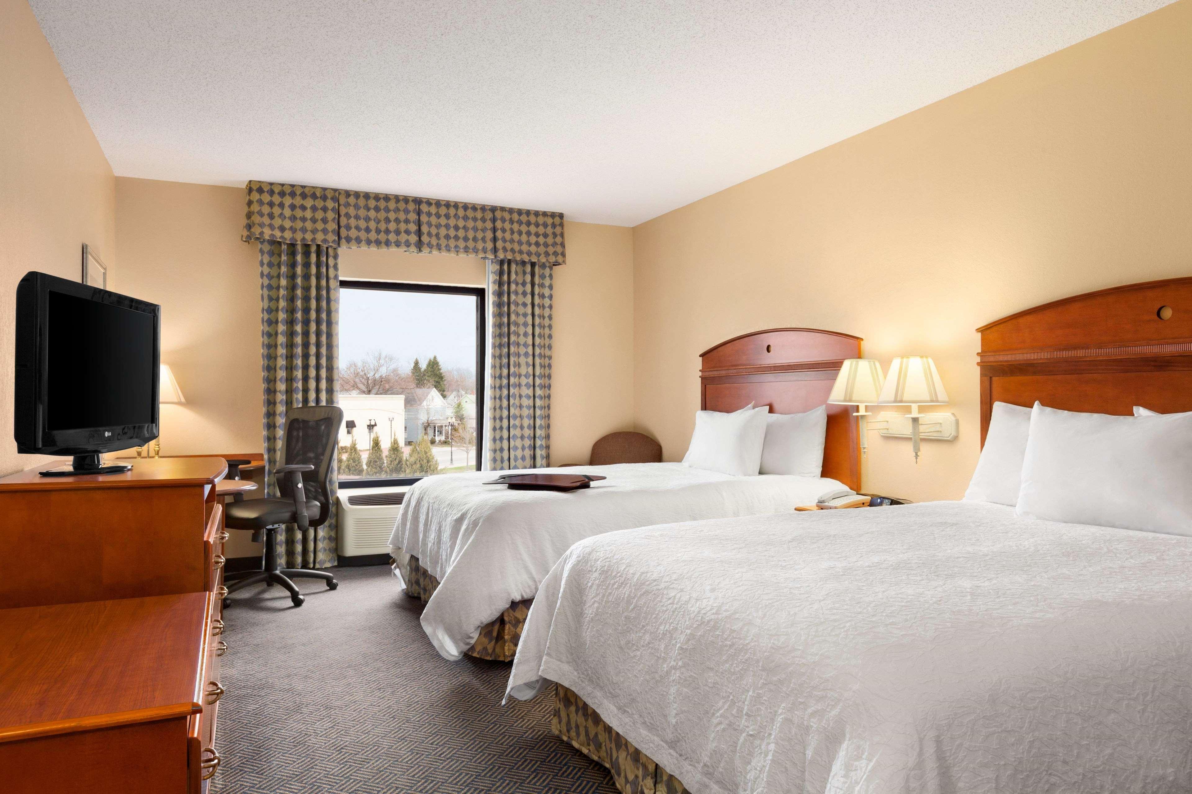 Hampton Inn Женева Екстер'єр фото