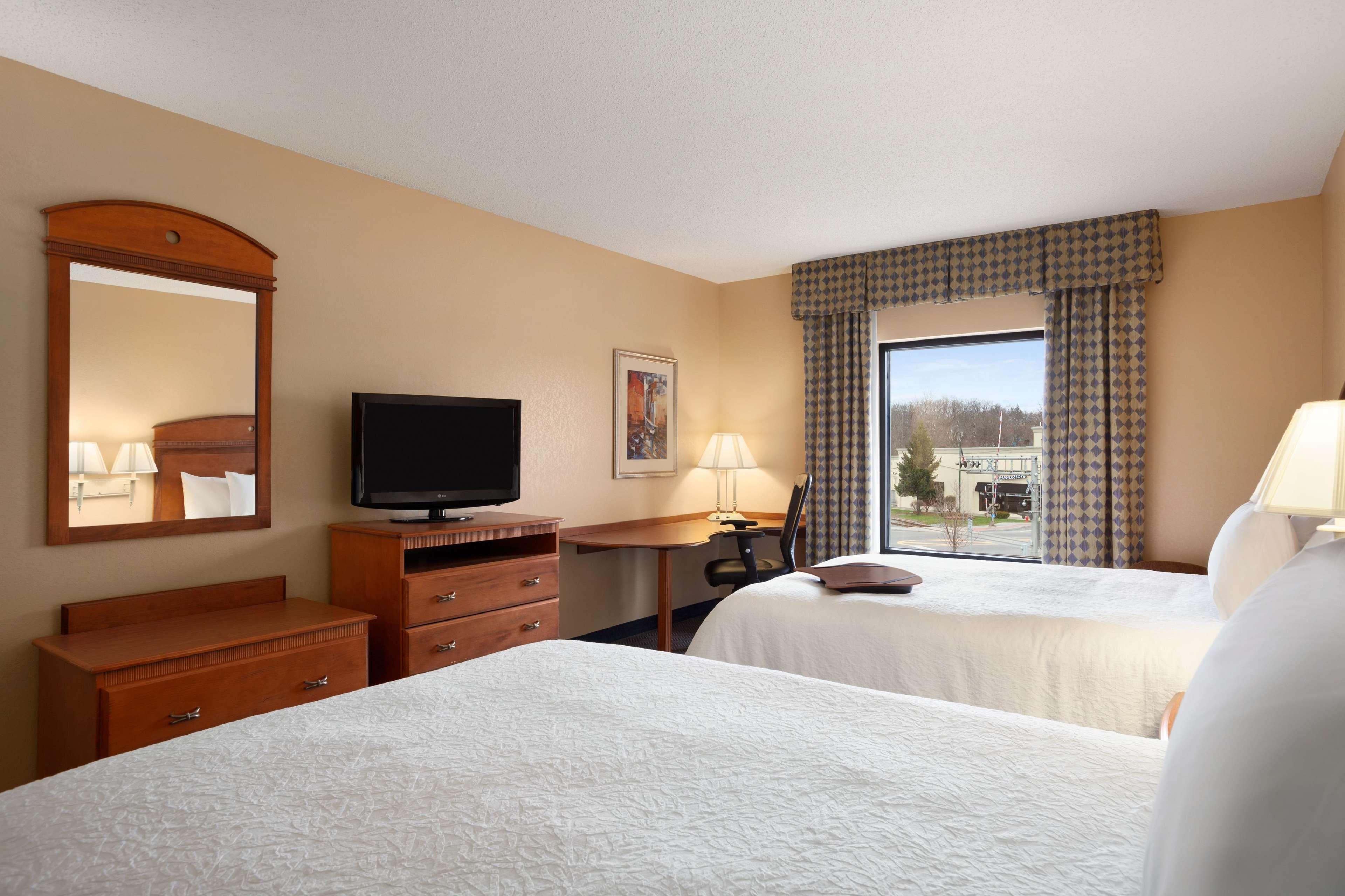 Hampton Inn Женева Екстер'єр фото