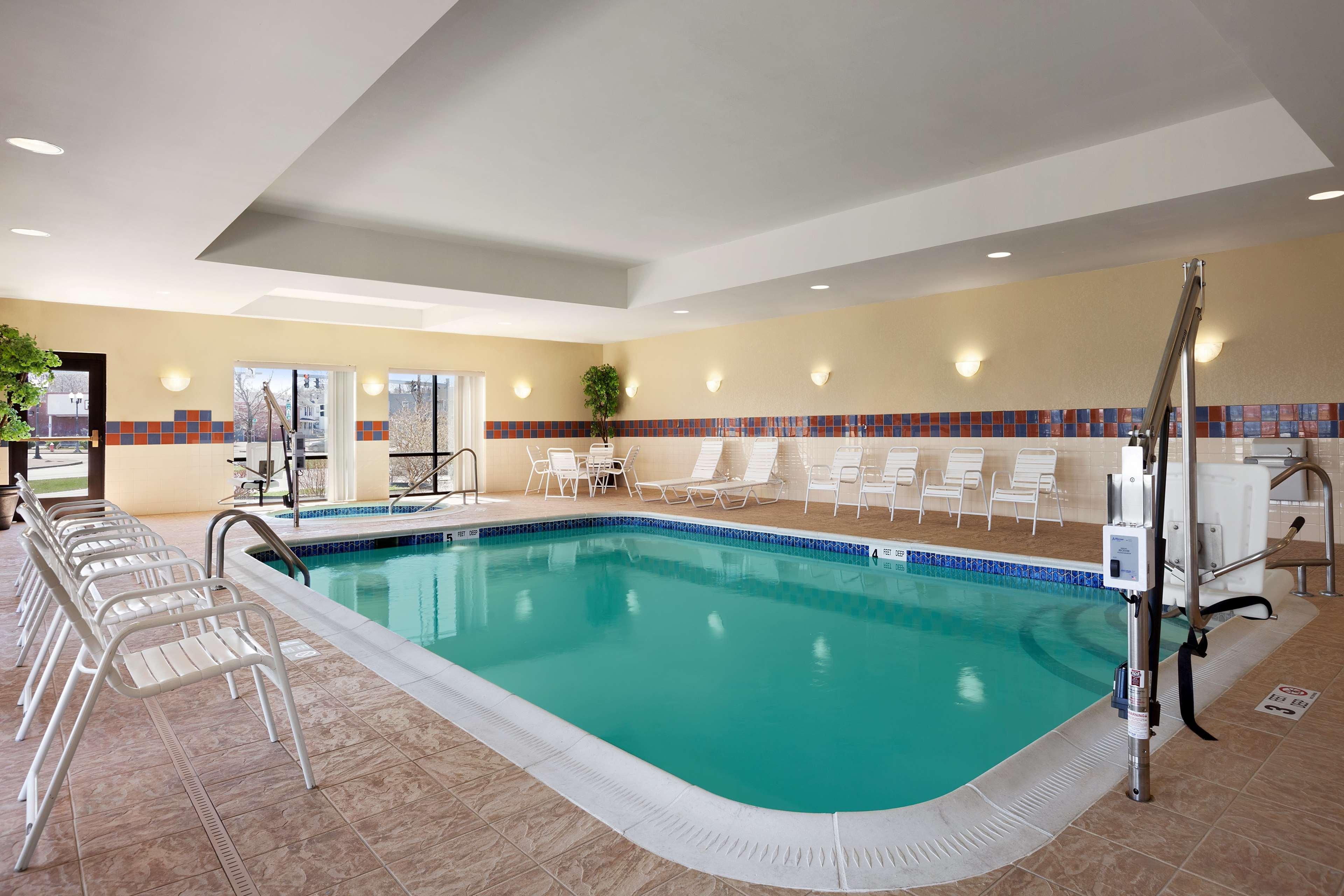 Hampton Inn Женева Екстер'єр фото
