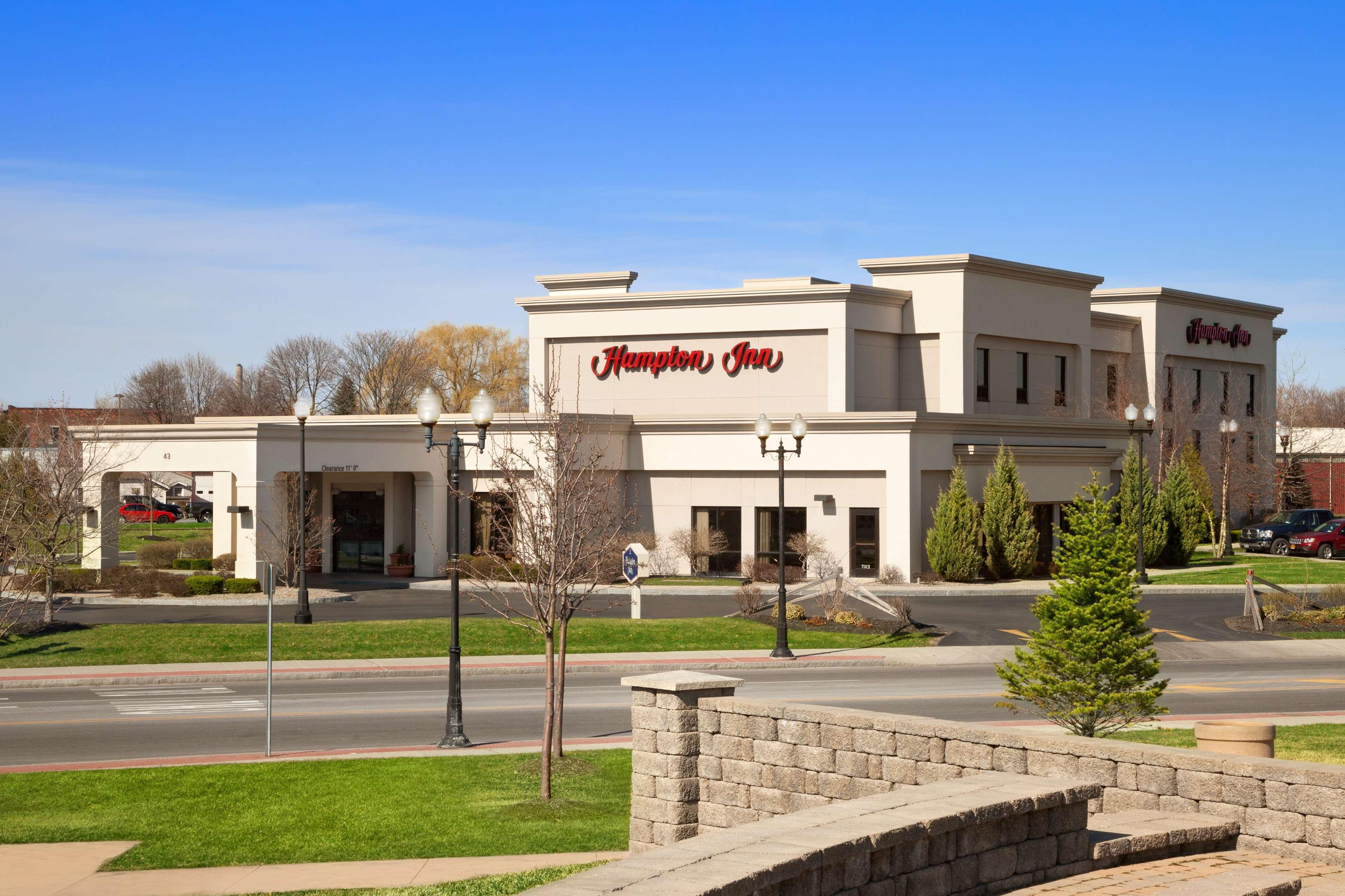 Hampton Inn Женева Екстер'єр фото