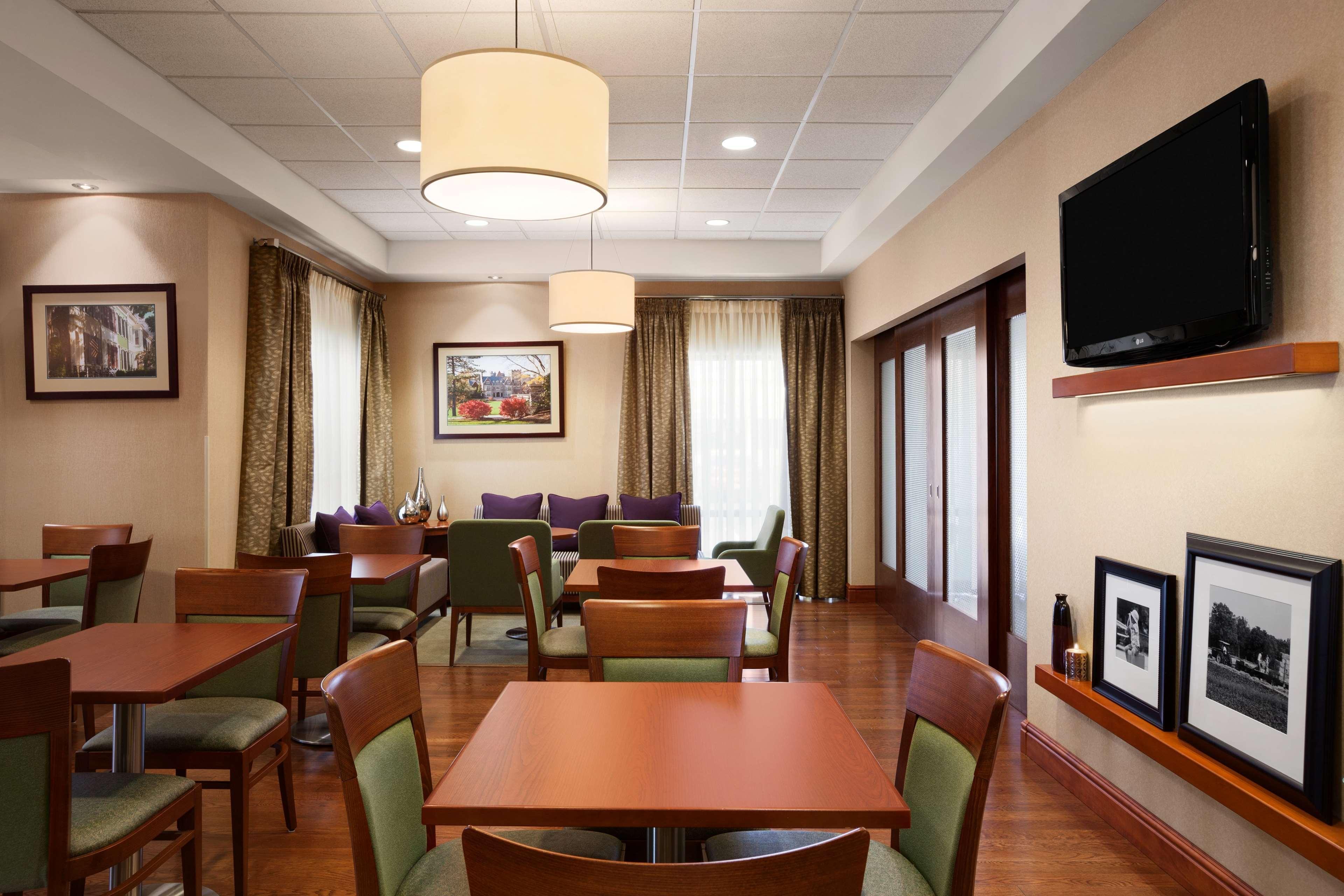 Hampton Inn Женева Екстер'єр фото